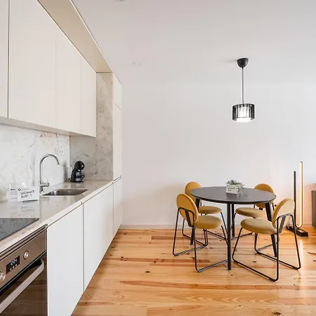 Guestready - One Sweet Near The Centre